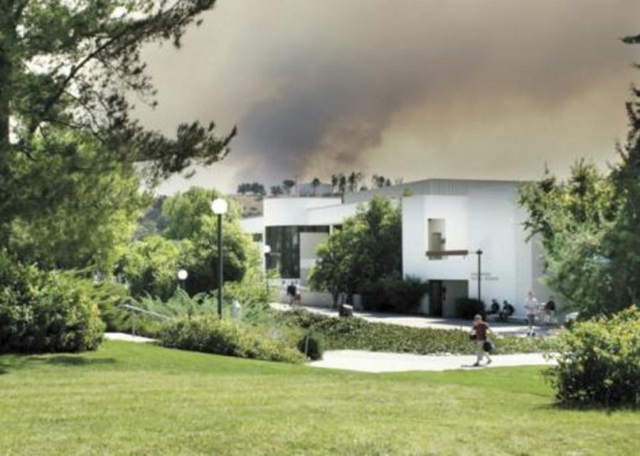 The Oak Park fire in the hills south of Moorpark College forced the school to close for a short time Wednesday evening.