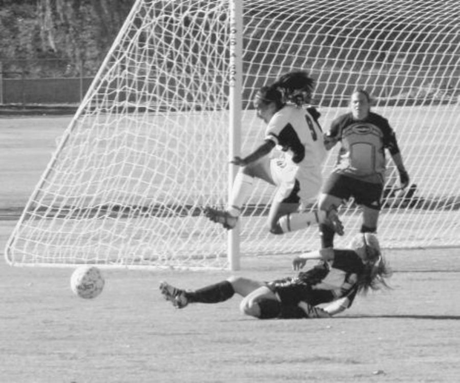 PierceÂ´s strong backfield took away almost all of MoorparkÂ´s scoring chances with excelent  defense in front of the net.