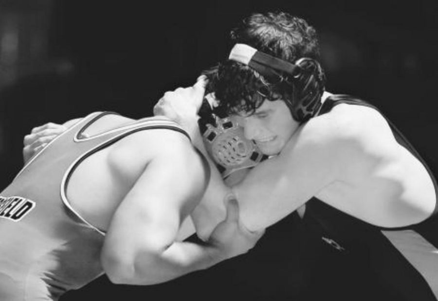 MoorparkÂ´s Justin Smith, right, locks up with BakersfieldÂ´s Jason Points, left, at the beginning of their match. Bakersfield defeated Moorpark 18-23.  