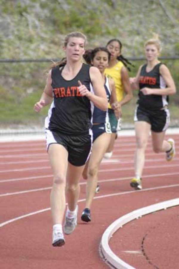 VenturaÂ´s Alyssa Robinson runs a lap around the track during the 3000-meter race. Robinson won the event with a time of 10