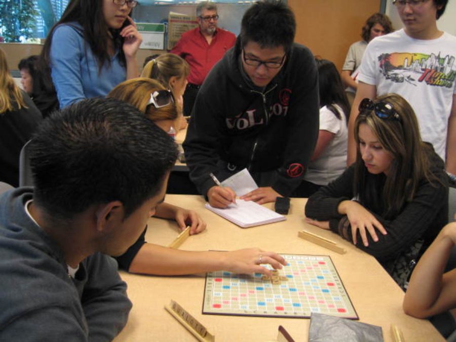 Scrabble participants from 2008 stretch their mental muscles.