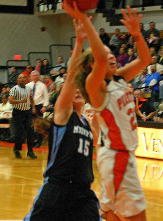 The Pirates Chanelle Brennan drives to the basket while Moorparks Molly Carson defends. 
