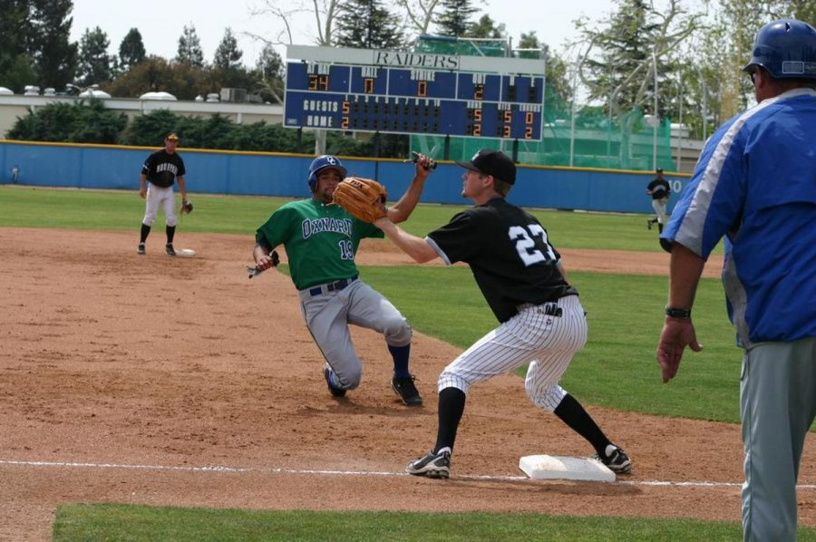 Oxnards+J.C.+Aguayo+slides+safely+into+third+base+against+Moorpark+College+March+20.+The+Condors+are+riding+an+eight-game+winning+streak%2C+including+a+7-0+start+in+conference+play.