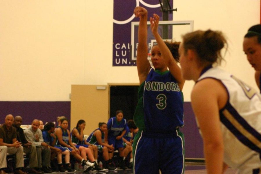 Guard,Mariah Ladd shoots a pair of free throws Nov.20