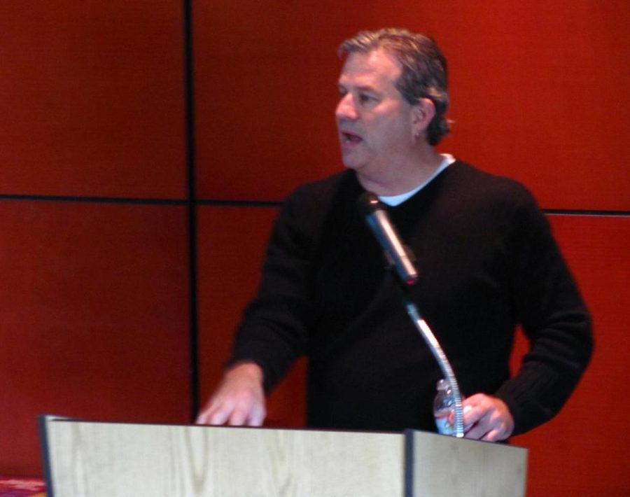 Sam Quinones shares his anecdotes with the audience during the Lecture Series. 