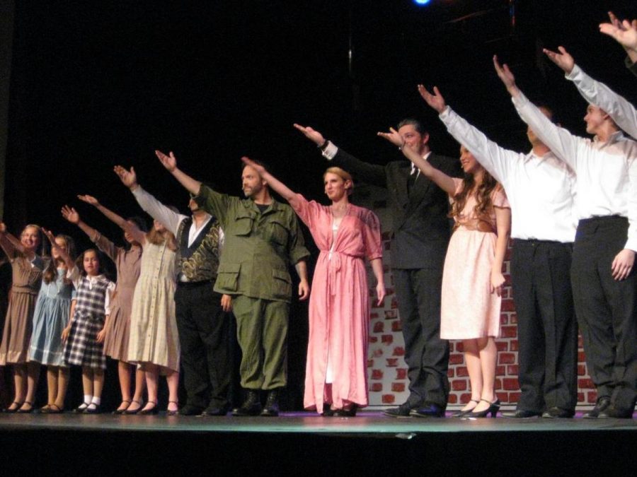 All the cast members thank the audience for coming to their show. 