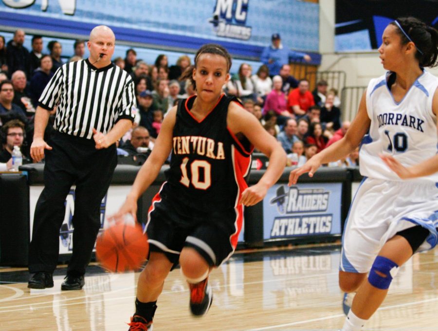 Rebecca Griffin drives from the wing going for two of her 10 points.