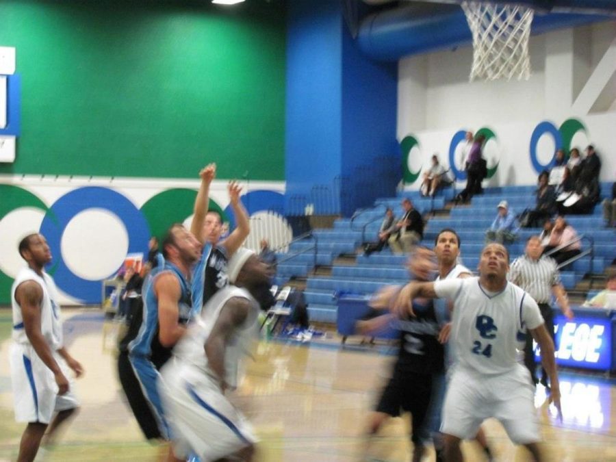 Alex Romero shoots a free throw