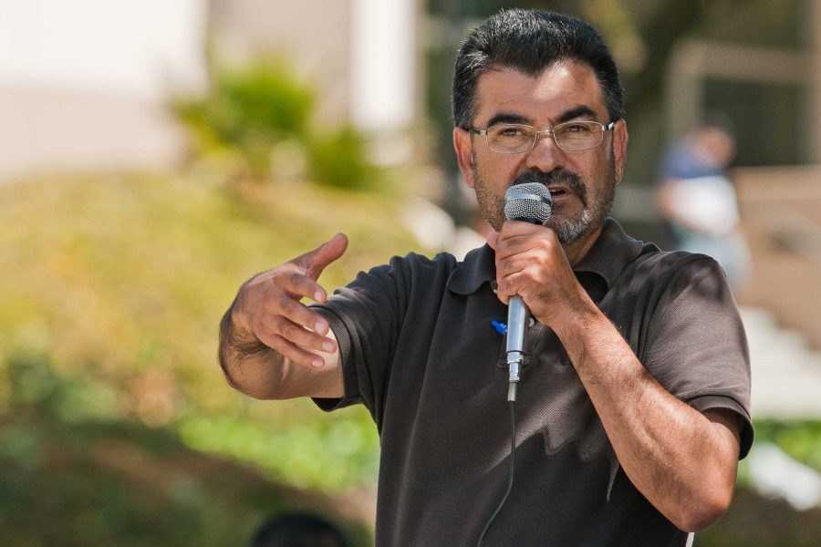 Remembering Chavez - Lauro Barajas a representative of United Food Workers talks to students about why it is important to remember Cesar Chavez at the Ventura College quad.