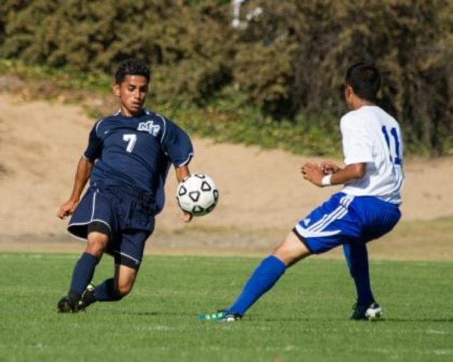 #7 Jose Mora dribbles downfield. (File photo)