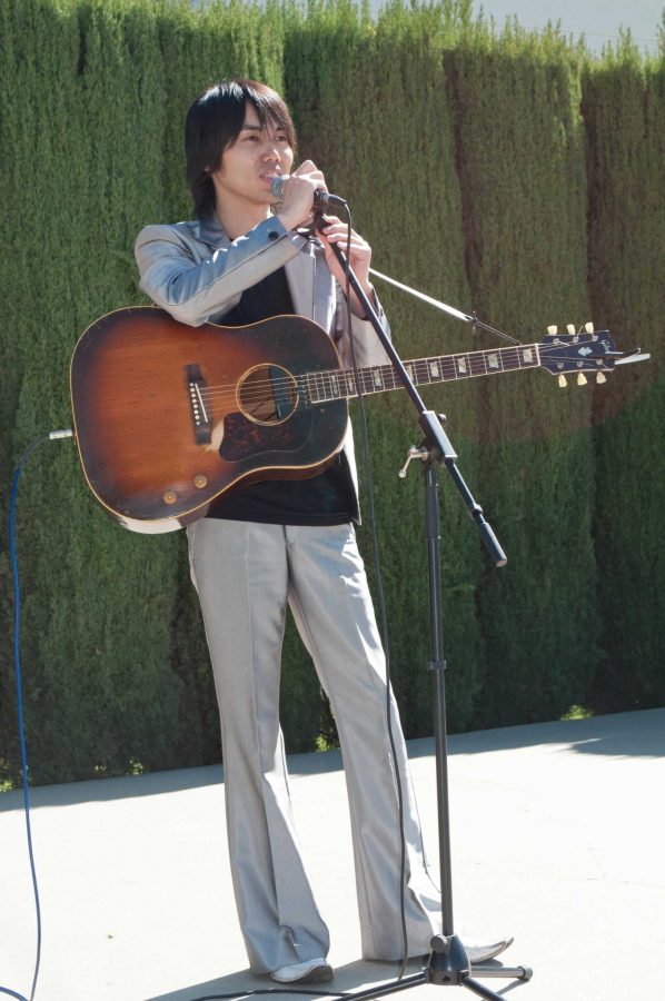 Heday guitarist from the rock band Leyla Lane sings songs and gives encouraging words to the youth of Moorpark.