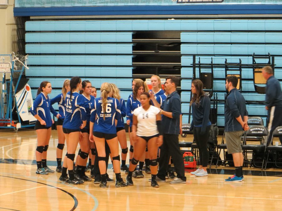 Assistant+coach+Aaron+Hedland+talking+with+the+Lady+Raiders+between+sets.+Photo+credit%3A+Nick+Gurrola