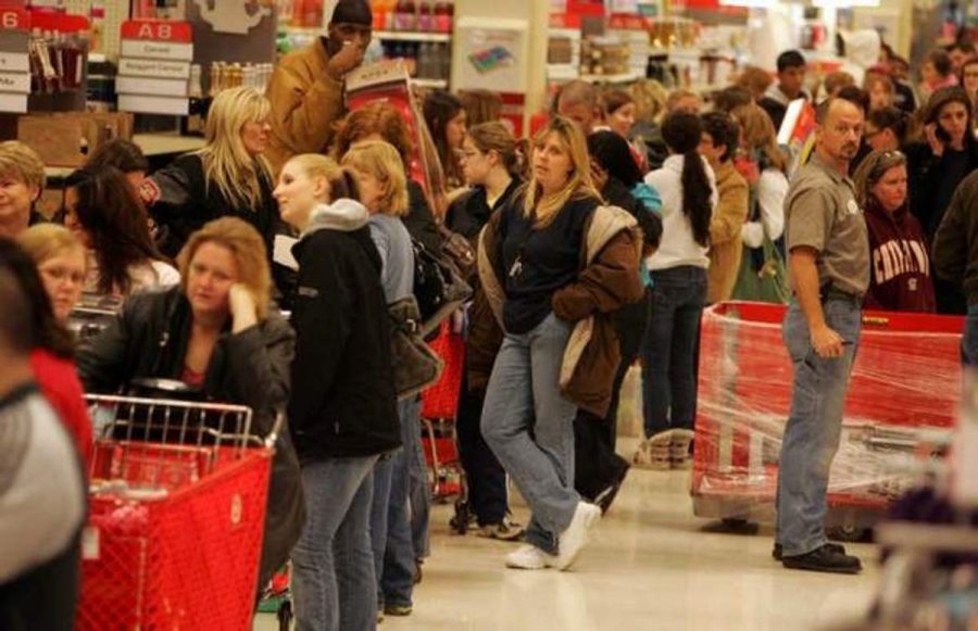 Shoppers+wait+in+line+at+Target+during+the+holidays.+Employees+are+expected+to+work+hard+during+the+holiday+season+according+the+store+managers.+Source%3A+www.wzep1460.com