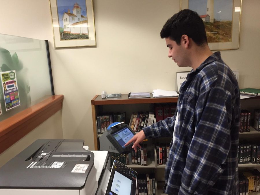 Niko Jacobellis, 21-year-old communication major, thinks the new printing system makes it easier to pay for printing than the old one. Photo credit: Jameson Olivas