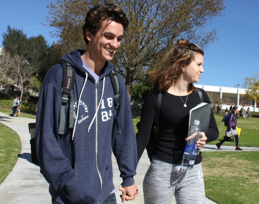 Fransisco+Antinoro%2C+an+18-year-old+aerospace+engineering+major%2C+and+Katie+Goldstein%2C+a+19-year-old+undecided+major%2C+hold+hands+while+walking+to+class+on+Wednesday%2C+Feb.+3.+Photo+credit%3A+Nikolas+Samuels