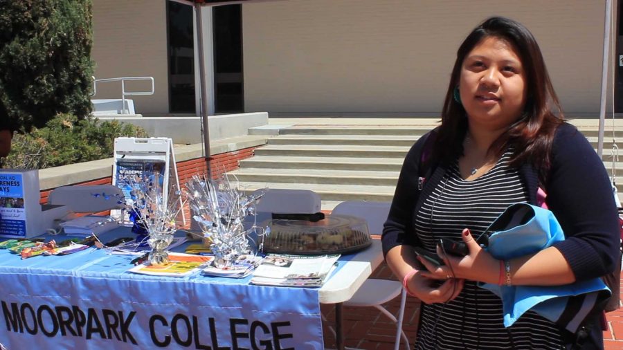 Anthea Navaro stands in front of the Financial Aid Awareness Week booth, in front of Fountain Hall. She filled out a questionnaire and received a free tote bag at the April 14 event. Photo credit: Rochelle Leahy