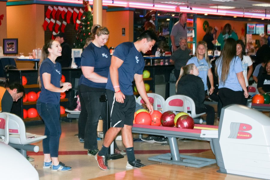 Moorpark+College+students+team+up+at+last+years+Bowling+for+Scholars+tournament+at+Harleys+Simi+Valley+Bowl+to+tumble+pins+and+raise+funds+for+the+college.