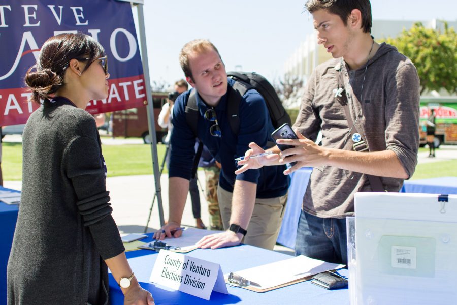 Faye Dalida of the Ventura County Elections Division helps students Elijah Swarts, 19, and Chase Adams, 19, register to vote during Moorpark Colleges Constitution day, Sept. 15. Photo credit: Willem Schep