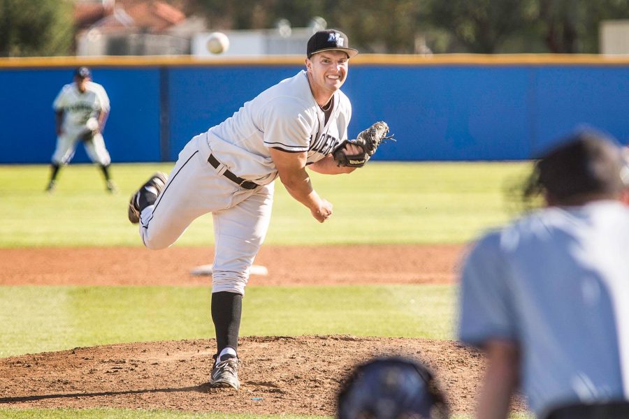 Moorpark+pitcher%2C+Daniel+Cipriano%2C+throws+a+strike+at+the+Moopark+College+Mens+baseball+game+in+Moorpark%2C+Calif.%2C+on+March+3%2C+2017.+Photo+credit%3A+Alicia+Lick
