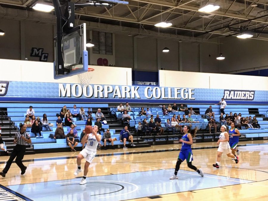 Raiders+Freshman+Guard%2C+%2310+Emily+Herring%2C+is+going+up+for+an+uncontested+fast+break+layup+in+the+home+Womens+basketball+game+against+Oxnard+College+on+Jan+13.+Photo+credit%3A+Ryan+Ketcham