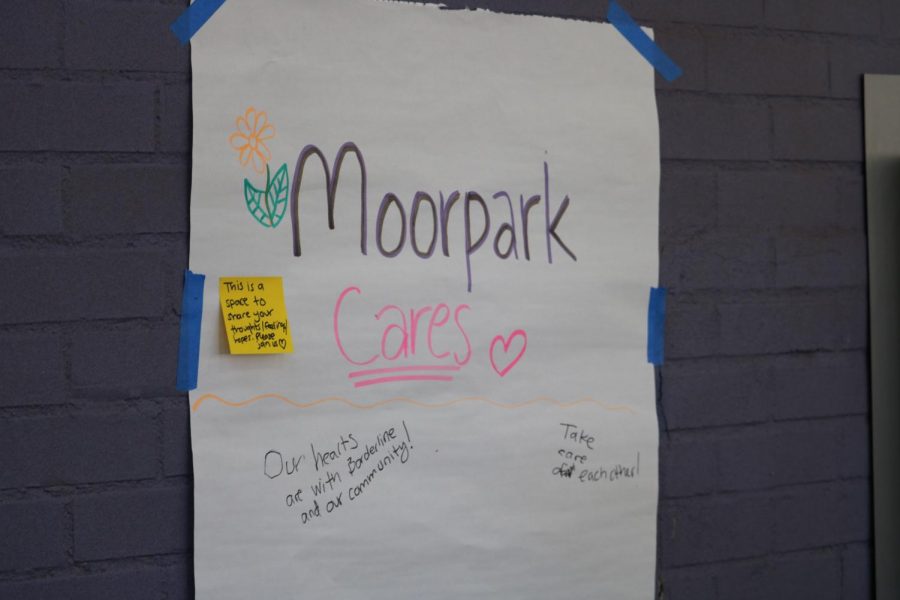 Moorpark College shows support for those effected by the shooting. Photo credit: Alec Kamburov