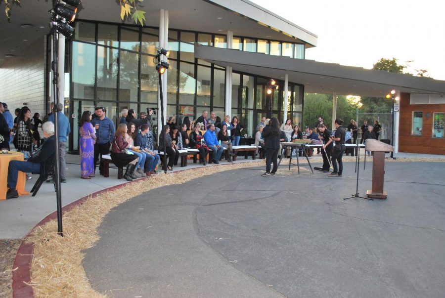 Attendants of the 2018 Rendezvous at the Zoo gather around a speaker during the festivities. Image provided by Ventura County Community College District.