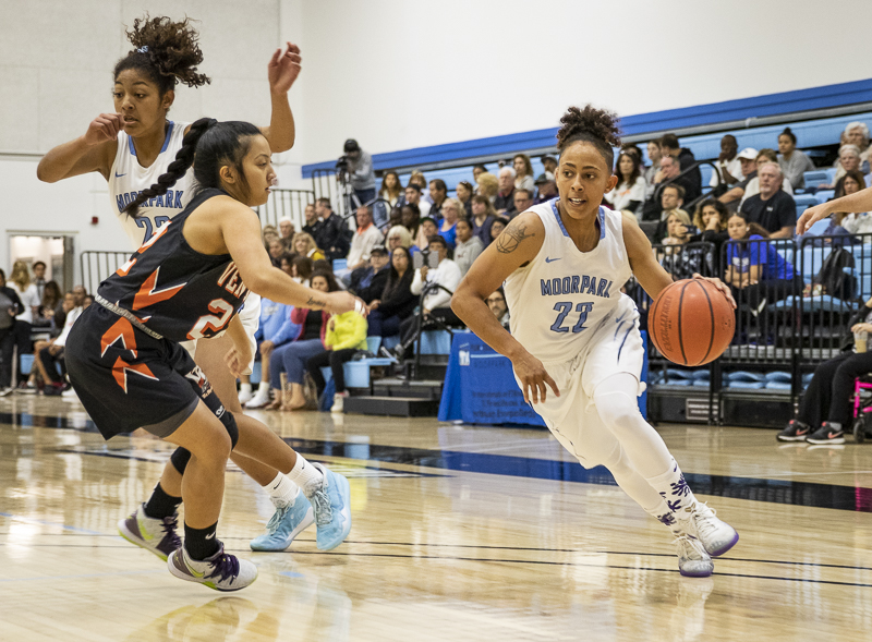 Sophomore Bree Calhoun drives toward the hoop during the Raiders’s conference final against Ventura College on Saturday, Feb. 15. The home game ended with a Moorpark win, 69-54. Photo credit: Evan Reinhardt
