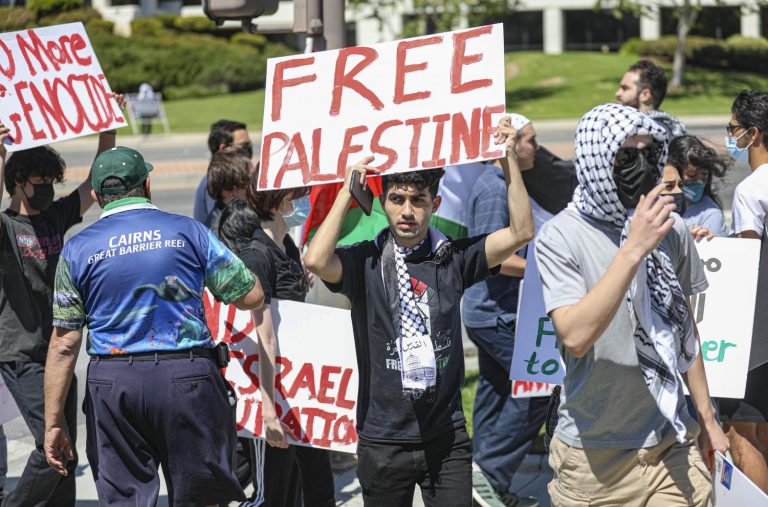 Pro-Palestine and pro-Israel rallies held on Thousand Oaks Blvd as ...