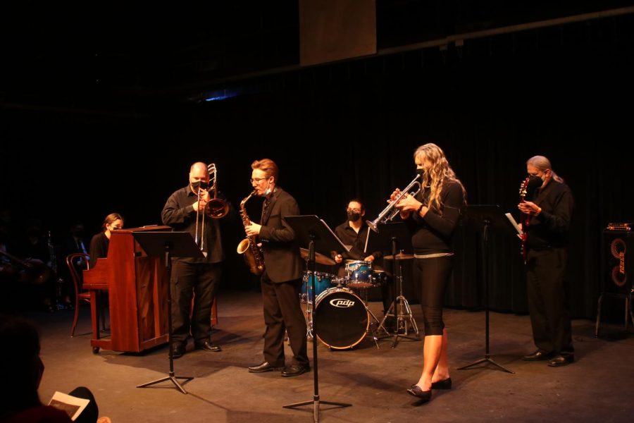 Musicians perform in the Performing Arts Center during the Intimate Evening of Music on April 9. 2022 in Moorpark, CA. (From left to right: Kara Zacarro, Brendan McMullin, Roy Bletscher, Roman Perez, Kerri Galgas, Mark Kamradt) Photo credit: Claire Boeck