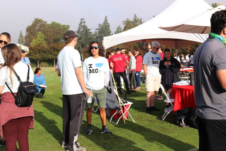 Moorpark+College%E2%80%99s+team+waits+to+participate+in+the+2-mile+walk+at+the+annual+American+Heart+Association%E2%80%99s+Heart+Walk+Fundraiser+in+Thousand+Oaks%2C+CA+on+Oct.+8%2C+2022.+Photo+credit%3A+Sulor+Garretson