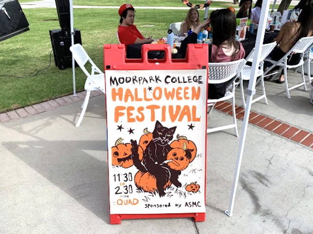 Pictured is a poster board advising Moorpark College students the location and time of the Halloween Festival on Oct. 31, 2022. Photo credit: Jasmine Hallack
