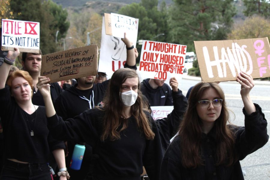 Students+protest+Moorpark+Colleges+handling+of+Title+IX+complaints+on+Dec.+15%2C+2022.+The+protest+took+place+right+outside+of+the+college+campus+at+the+intersection+of+Collins+Drive+and+Campus+Drive+in+Moorpark%2C+CA.+Photo+credit%3A+Sarah+Graue