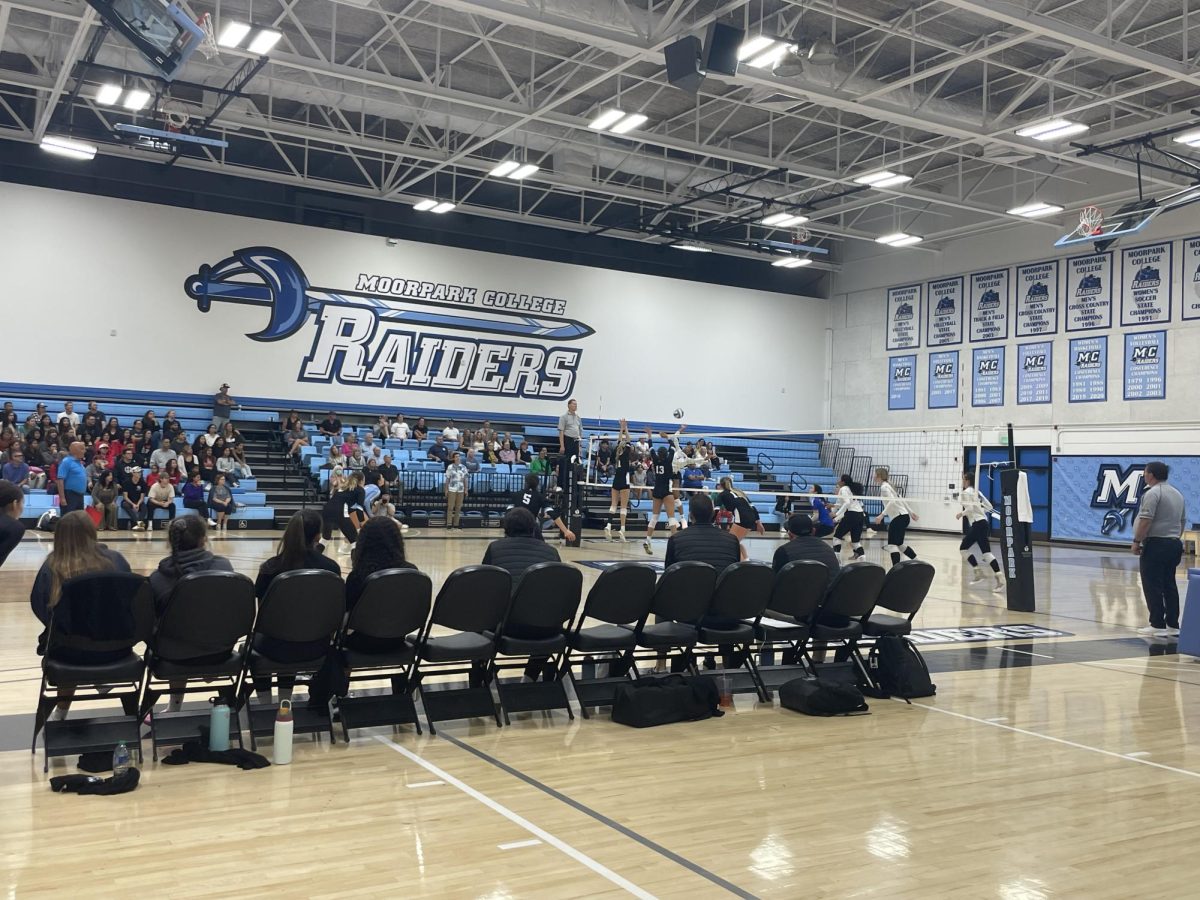 The Moorpark College womens volleyball team face-off against the Santa Monica Corsairs in the third set of their match. The Raiders would eventually defeat the Corsairs 3-0. Photo credit: Briana Cruz